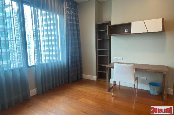 Lumpini Suite | 3 Bed Condo on the 4th Floor in this Low-Rise Condo in an Excellent Location at Sukhumvit 41-16