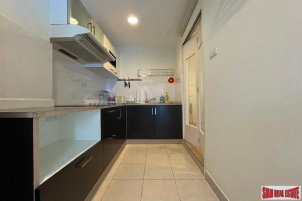 Lumpini Suite | 3 Bed Condo on the 4th Floor in this Low-Rise Condo in an Excellent Location at Sukhumvit 41-10