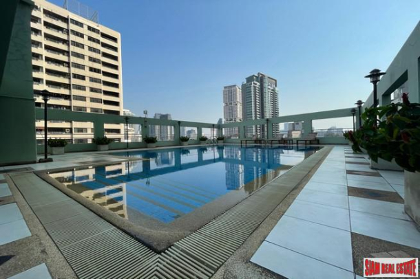 Lumpini Suite | 3 Bed Condo on the 4th Floor in this Low-Rise Condo in an Excellent Location at Sukhumvit 41-2