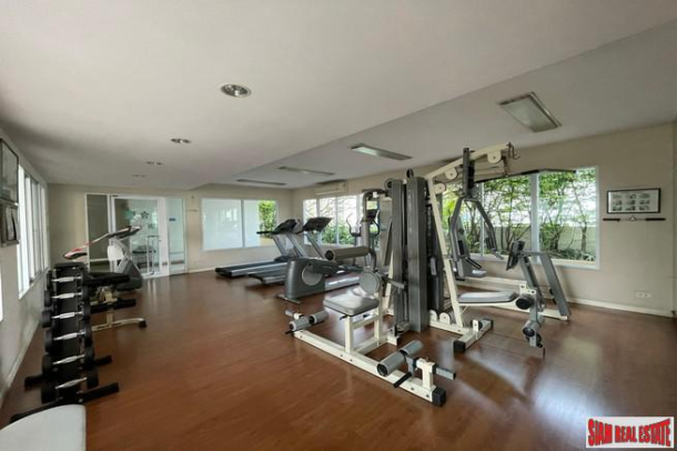 Lumpini Suite | 3 Bed Condo on the 4th Floor in this Low-Rise Condo in an Excellent Location at Sukhumvit 41-4