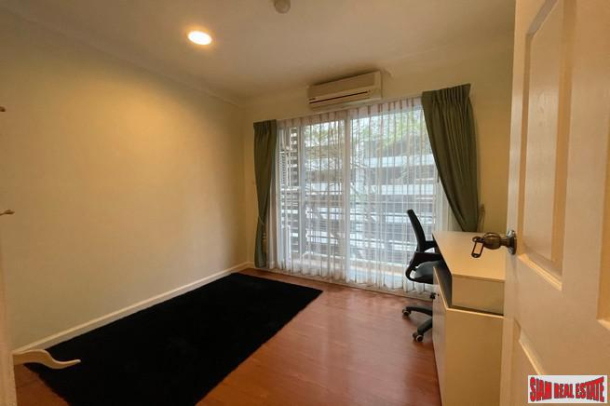 Lumpini Suite | 3 Bed Condo on the 4th Floor in this Low-Rise Condo in an Excellent Location at Sukhumvit 41-7