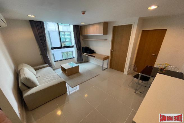 Zenith Place Sukhumvit 42 | Modern Condo with Bright Living Space, 1 Bedroom, and Prime Ekamai Location-1