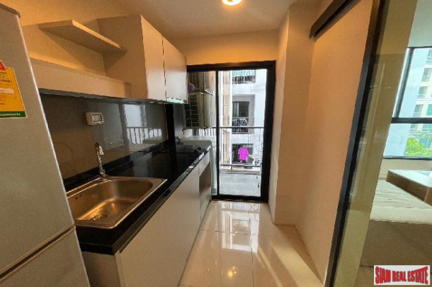 Zenith Place Sukhumvit 42 | Modern Condo with Bright Living Space, 1 Bedroom, and Prime Ekamai Location-4