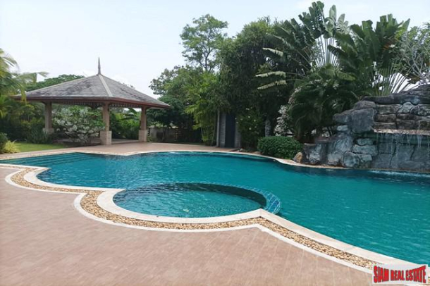 Baan Dusit Pattaya Lake | Beautiful Four Bedroom Pool Villa with Waterfall and Extra for Sale in Na  Jomtien-5