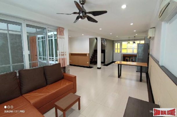 Thonglor Townhouse | Spacious 3 Bedrooms, 2 Bathrooms, 170 sq.m. | Tranquil Living with a Beautiful View, Prime Thonglor Location-1
