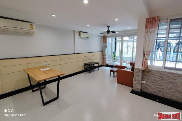 Thonglor Townhouse | Spacious 3 Bedrooms, 2 Bathrooms, 170 sq.m. | Tranquil Living with a Beautiful View, Prime Thonglor Location-2