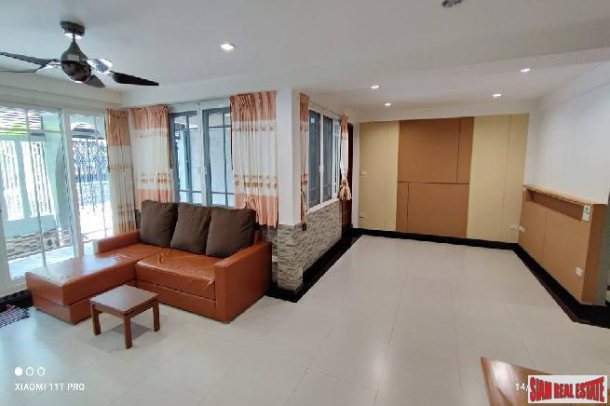Thonglor Townhouse | Spacious 3 Bedrooms, 2 Bathrooms, 170 sq.m. | Tranquil Living with a Beautiful View, Prime Thonglor Location-3