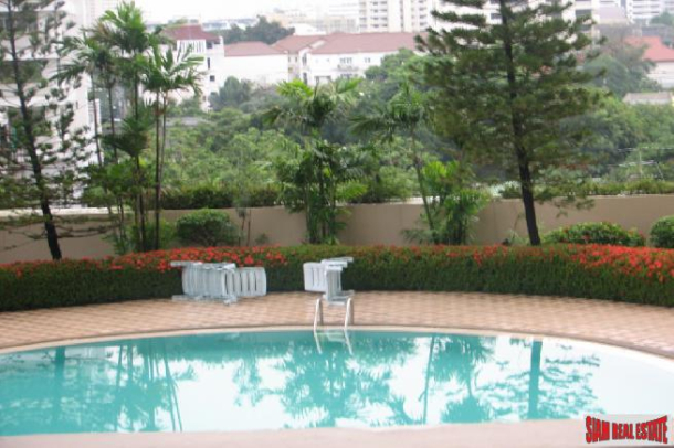Oriental Towers Condominium | Large 5 Bed 452 Sqm Condo Covering the Whole of the 7th Floor with City and Garden Views and Fully Furnished at Ekkamai-18