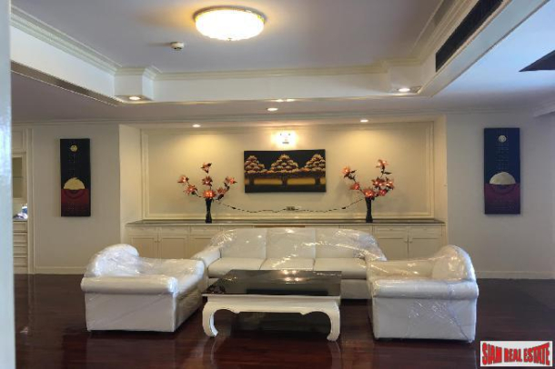 Oriental Towers Condominium | Large 5 Bed 452 Sqm Condo Covering the Whole of the 7th Floor with City and Garden Views and Fully Furnished at Ekkamai-30