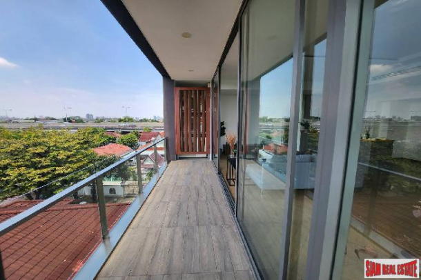 The Pillar Condominium Complex | 2 Bedrooms and 2 Bathrooms for Sale in Phra Khanong Area of Bangkok-9