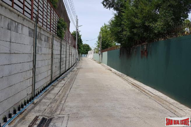 800 Sqm of Residential Land for Sale in Chaengwattana-3