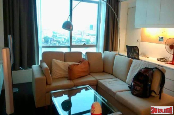 Baan Sathorn Chaopraya | Spacious 2-Bedroom Unit with River View, Modern Amenities, and Prime Location-2