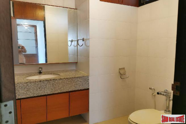 Modern 3 Bedrooms and 2+1 Bathrooms Condominium for Rent in Phrom Phong Area of Bangkok-5