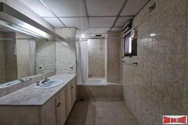 Spacious 3 Bedrooms and 3 Bathrooms Condominium for Rent in Phrom Phong Area of Bangkok-10