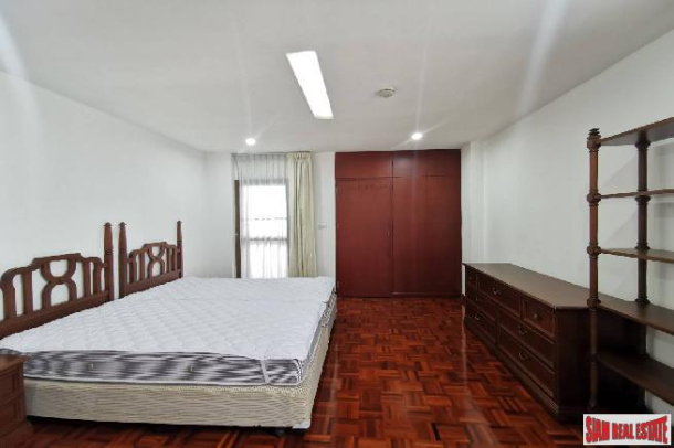 Spacious 3 Bedrooms and 3 Bathrooms Condominium for Rent in Phrom Phong Area of Bangkok-11