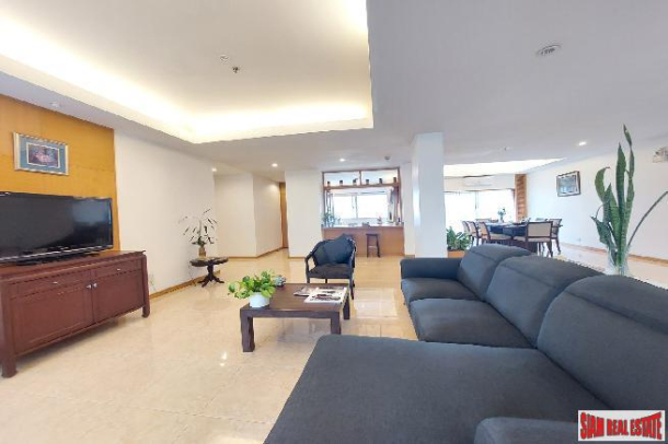 Esmeralda Apartment Sathon | 3 Bedrooms and 3 Bathrooms, 200 sqm, Charming Chong Nonsi Location-2
