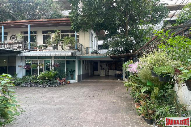 Detached House in Phrom Phong | 2 Bedrooms and 3 Bathrooms, 600 sqm, Pet-Friendly, Prime CBD Location-3