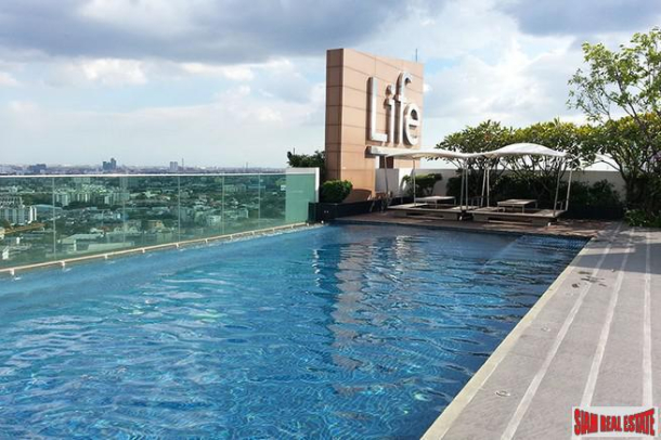 Life @ Sukhumvit 65 | Newly Renovated Unit on 17th Floor with City Views Ready to Move in-1