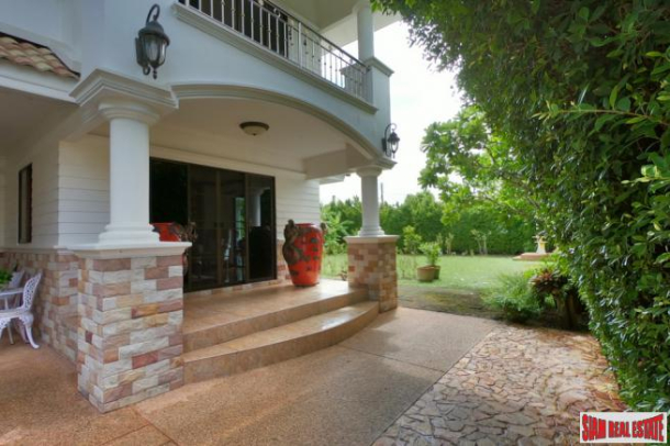Attractive, Classic-style Residence With A Private Large Garden In A Peaceful Neighbourhood Close To Chiang Mai City.-9