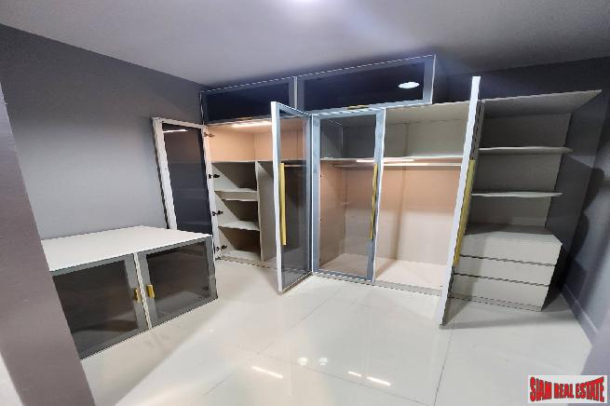 Ideo Sathon-Taksin Condominium | 2 Bedrooms and 2 Bathrooms Condominium for Rent in Krung Thon Buri Area of Bangkok-10