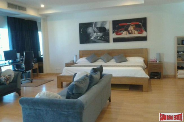 The Trendy Condo |  Large 74 sqm One Bedroom for Rent on Sukhumvit Soi 13-4