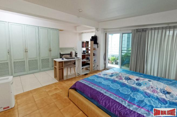 Premier Condominium | 400 sqm. Duplex with 4 Bedrooms, 6 Bathrooms, and 4 Parking Spaces, Prime Location near BTS Phrom Phong-13