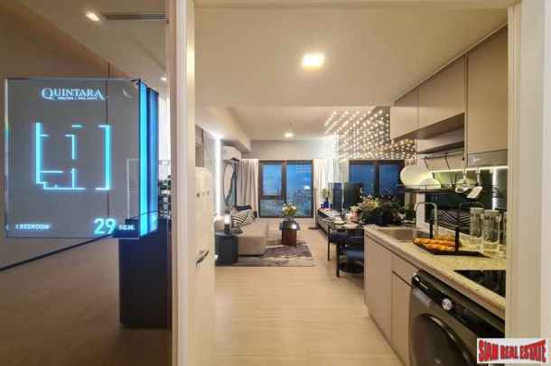 New High-Rise Condo with Roof Top Facilities next to BTS Pho Nimit, Krung Thonburi - Studio Units-16