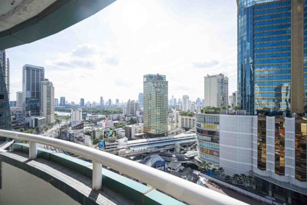 Las Colinas Condominium | Large 2 Bed 168 Sqm Renovated Condo on the 20th Floor with Amazing City Views-16