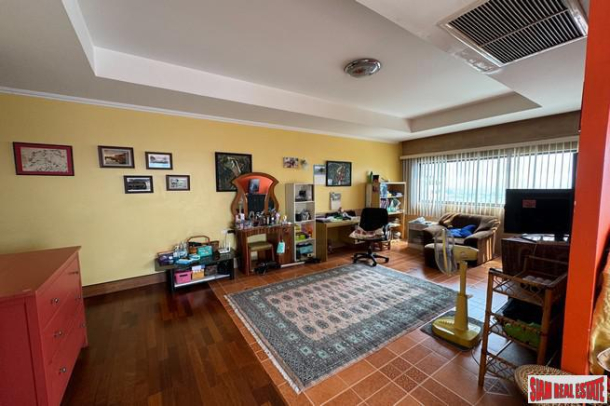 Baan Onnut Condominium | 3 Bed, 240 Sqm Penthouse Condo with Skylight at Soi Sukhumvit 77, Onnut | 5% Rental Yield-17