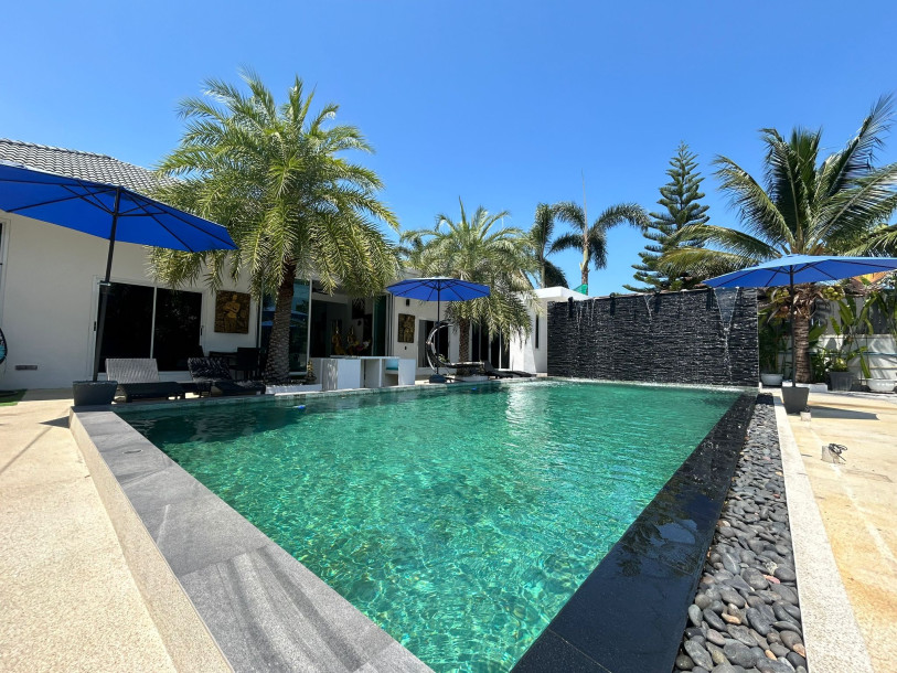 Elegant Living Villa Palmera 3-Bedroom 3 Bath Poolside Perfection-3