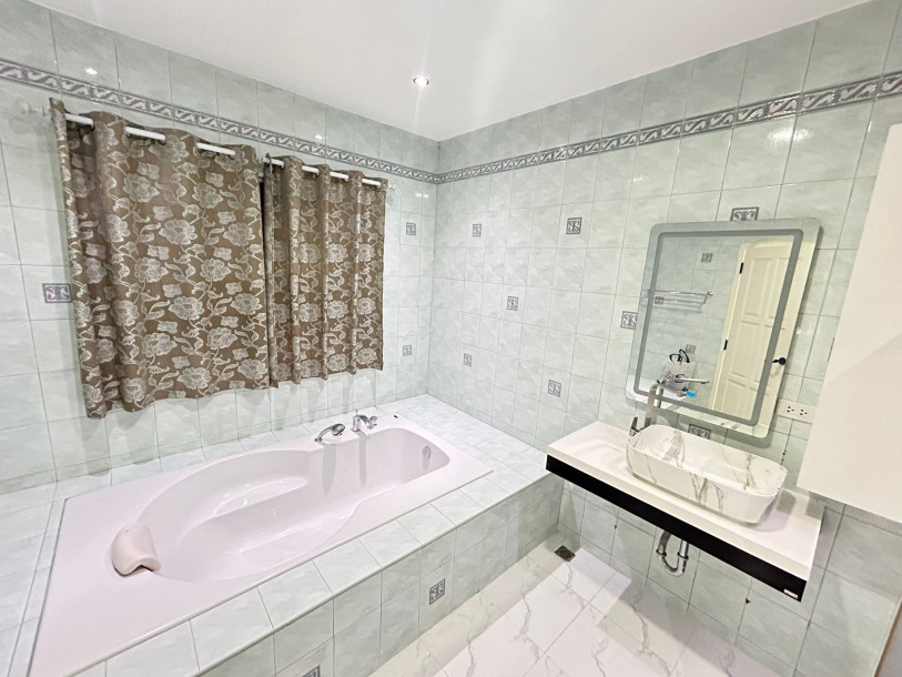 Elegant Living Villa Palmera 3-Bedroom 3 Bath Poolside Perfection-24