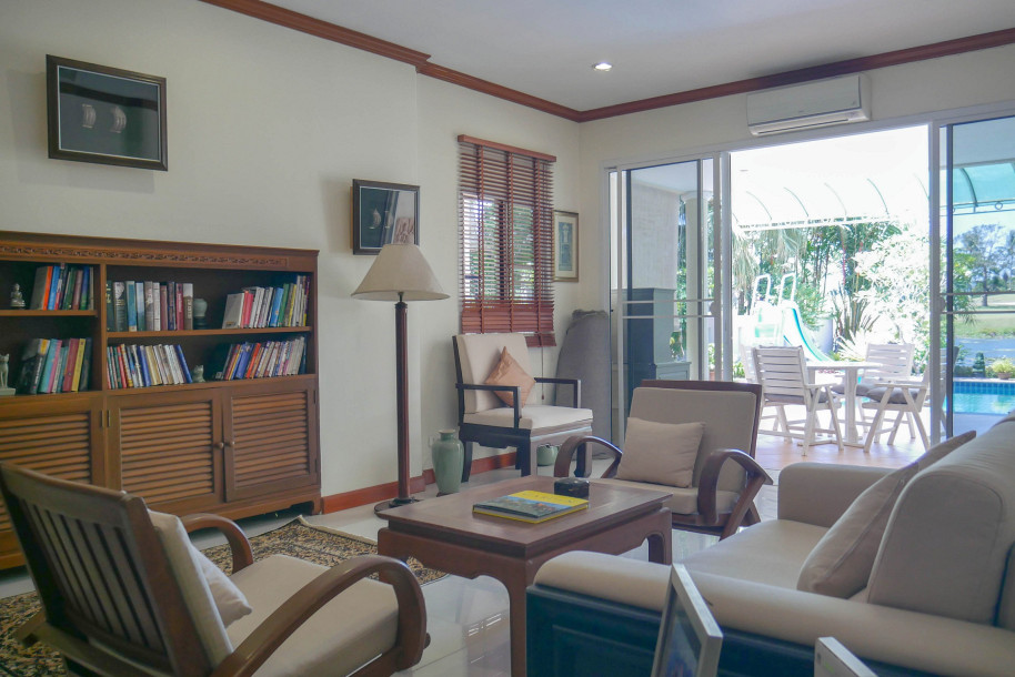 3 bed 3 bath Golf and Lake View Villa in Laguna Homes, for long-term rent-7