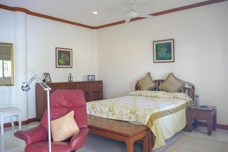 3 bed 3 bath Golf and Lake View Villa in Laguna Homes, for long-term rent-14