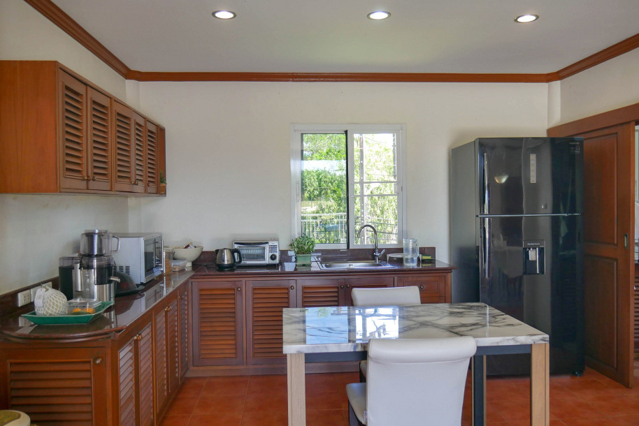 3 bed 3 bath Golf and Lake View Villa in Laguna Homes, for long-term rent-5