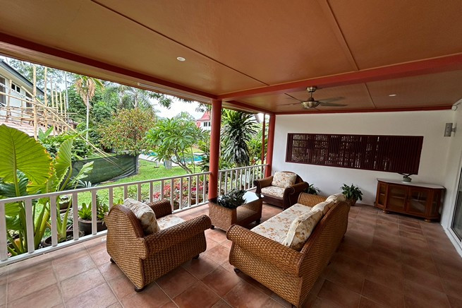 Unwind in Style: Rent a 3-Bedroom Villa with Pool in Rawai-28