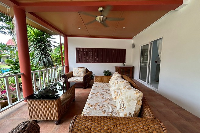 Unwind in Style: Rent a 3-Bedroom Villa with Pool in Rawai-4