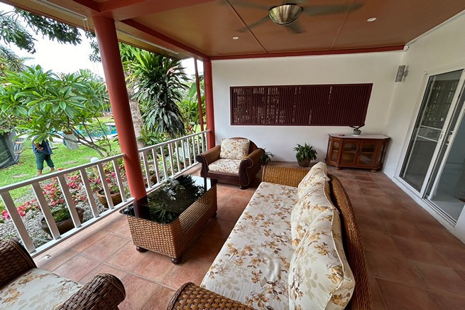 Unwind in Style: Rent a 3-Bedroom Villa with Pool in Rawai-3