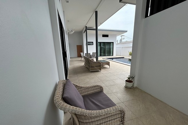 Private Tropical Retreat 3-Bedroom, 3-Bathroom Villa for Rent in Rawai-28