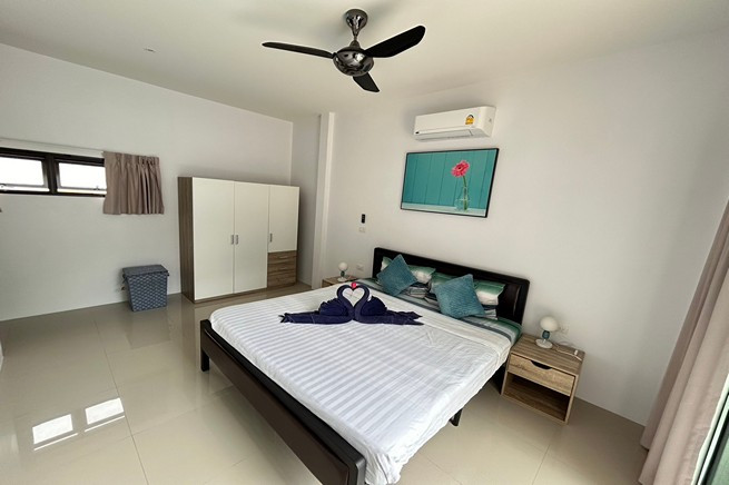 Private Tropical Retreat 3-Bedroom, 3-Bathroom Villa for Rent in Rawai-12