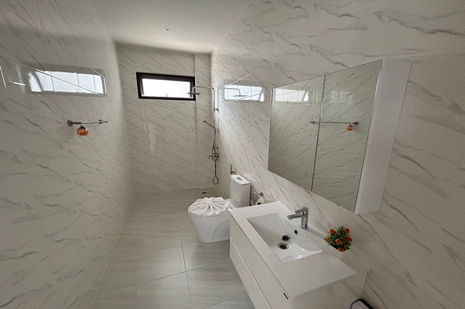 Private Tropical Retreat 3-Bedroom, 3-Bathroom Villa for Rent in Rawai-19