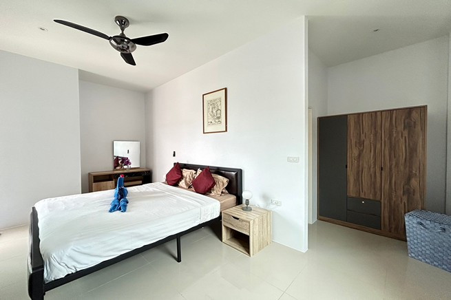 Private Tropical Retreat 3-Bedroom, 3-Bathroom Villa for Rent in Rawai-9