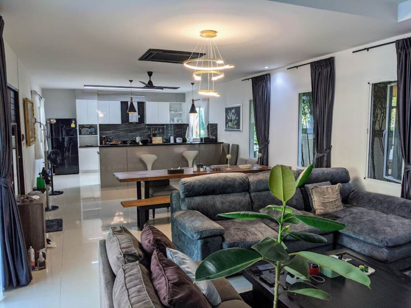Spacious 5 bed 5 bath pool villa with 800 sqm garden in Rawai Phuket for long-term rent-3
