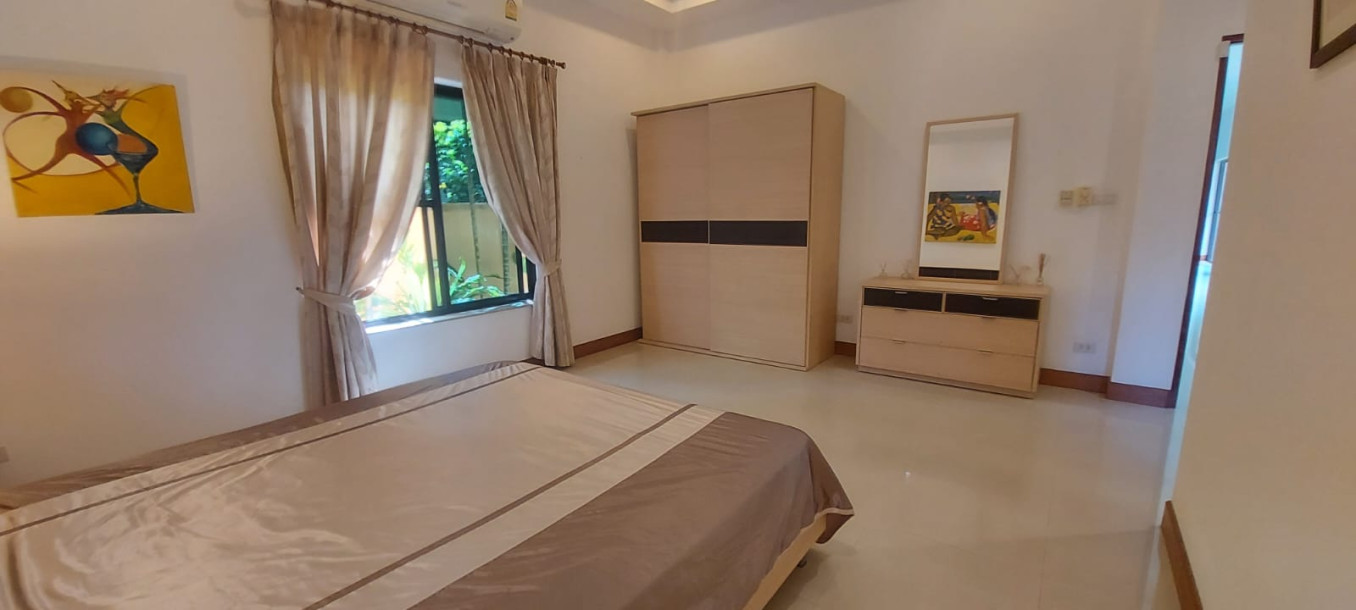 Spacious 4-bedroom private pool villa in Chalong Estate-26