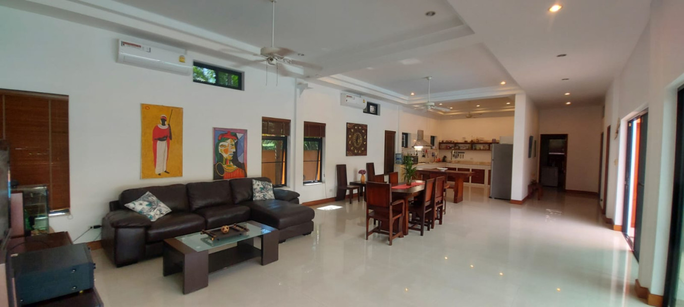 Spacious 4-bedroom private pool villa in Chalong Estate-11