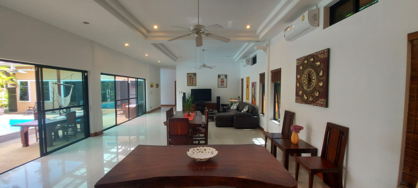 Spacious 4-bedroom private pool villa in Chalong Estate-12
