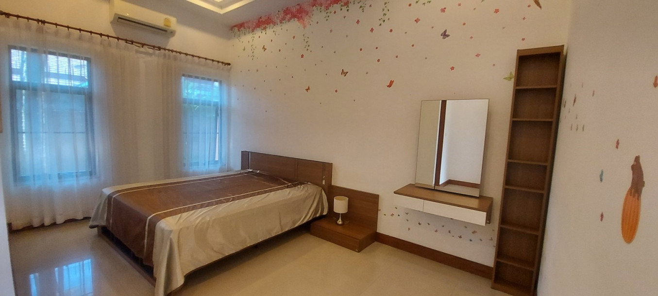 Spacious 4-bedroom private pool villa in Chalong Estate-21