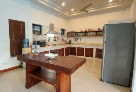Spacious 4-bedroom private pool villa in Chalong Estate-16