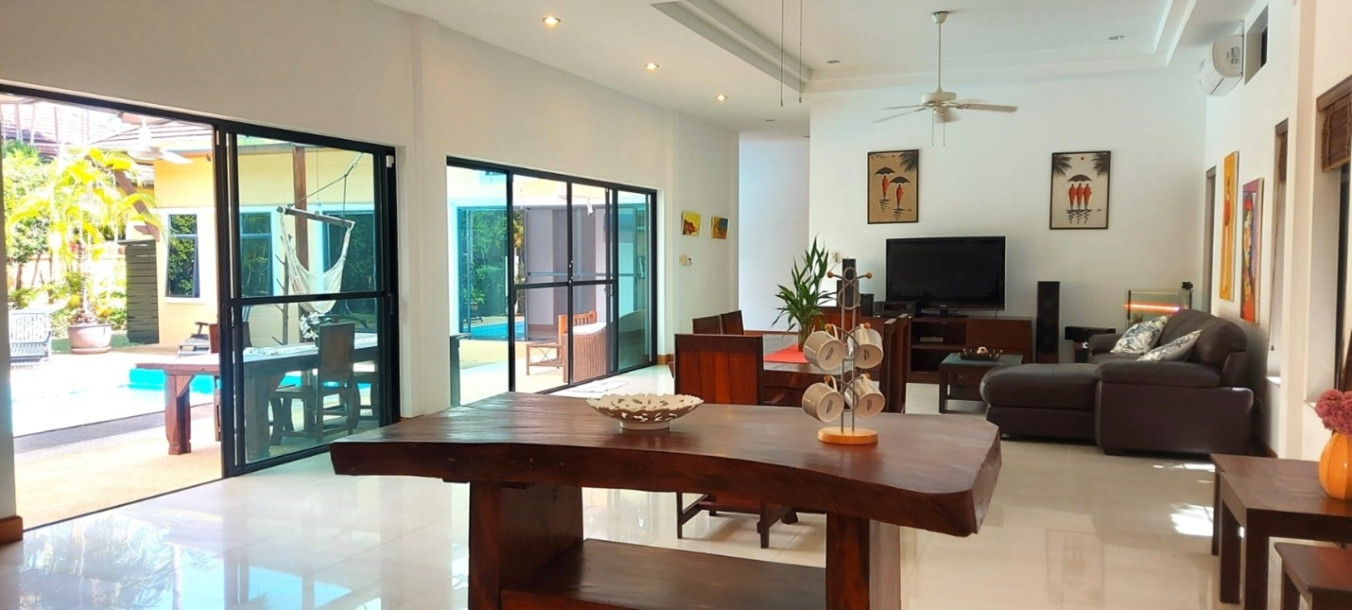 Spacious 4-bedroom private pool villa in Chalong Estate-15