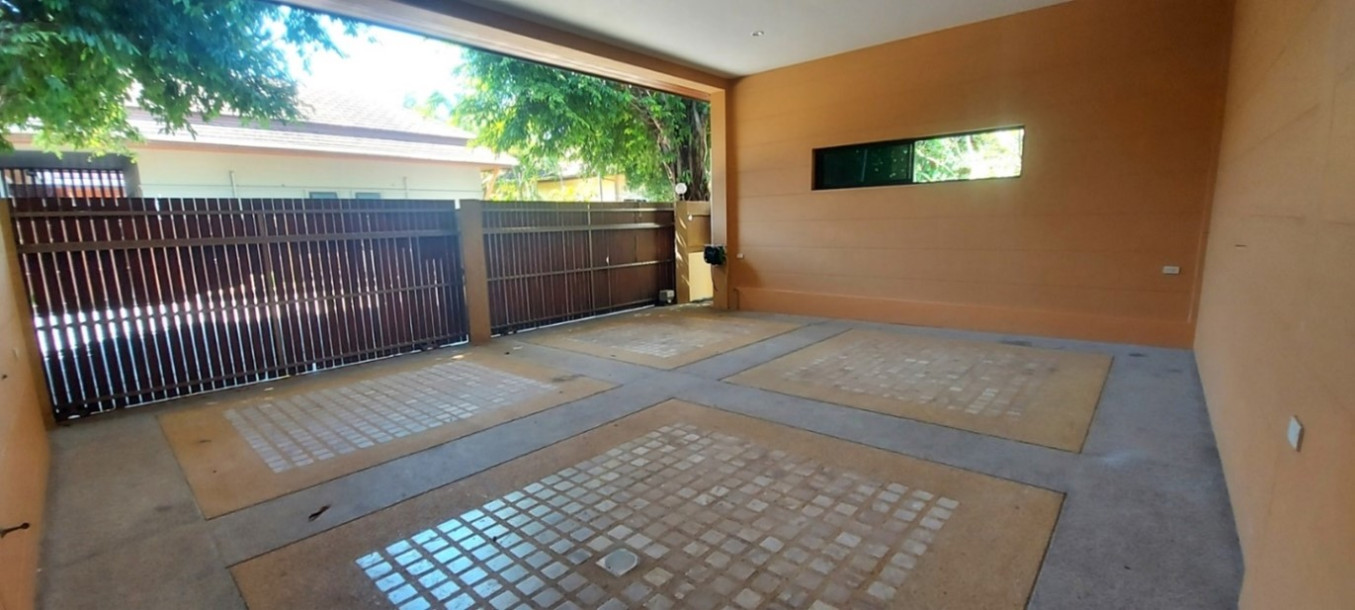 Spacious 4-bedroom private pool villa in Chalong Estate-28